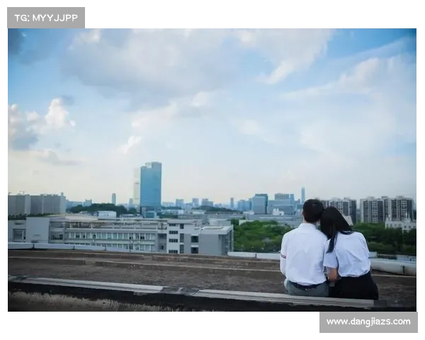 天台爱情里的秘密花园让人学会如何在平凡日子里找到浪漫与勇气 天台爱情里的秘密花园让人学会如何在平凡日子里找到浪漫与勇气